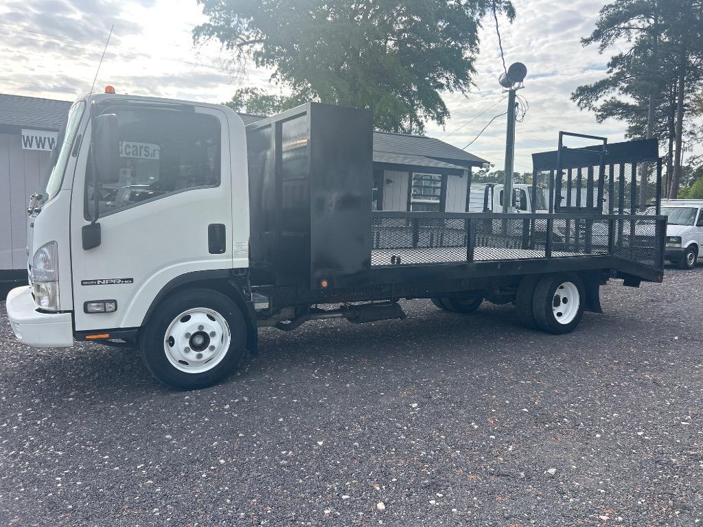 2017 Isuzu NPR-HD's photo