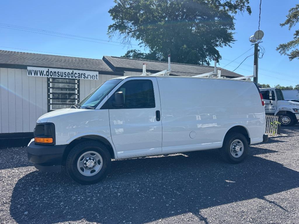 2017 Chevrolet Express 2500 Work Van HD's photo